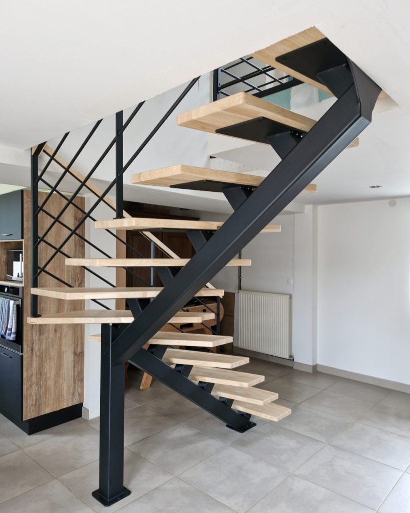 Escalier sur mesure en métal et bois – Esprit Métal Mayenne