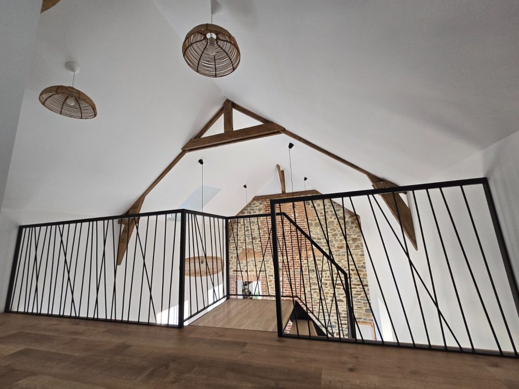 Garde-corps métallique noir sur mesure pour escalier et mezzanine