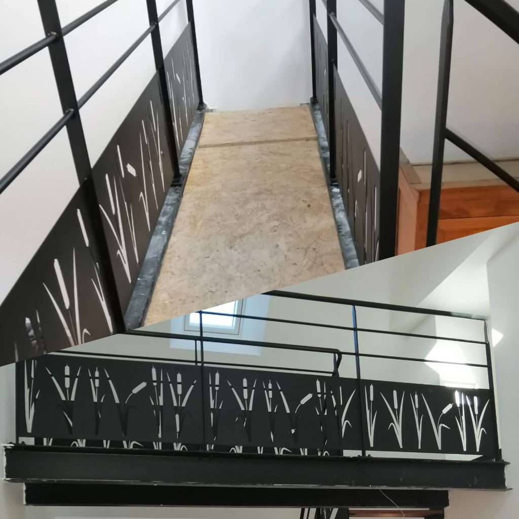 Passerelle intérieure en acier avec garde-corps à motifs végétaux découpés